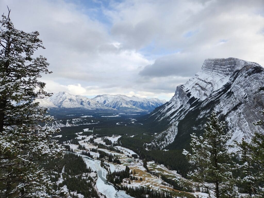 Tunnel Mountain - Winter Hiking for Beginners