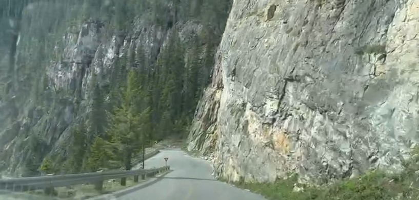 driving to takakkaw falls