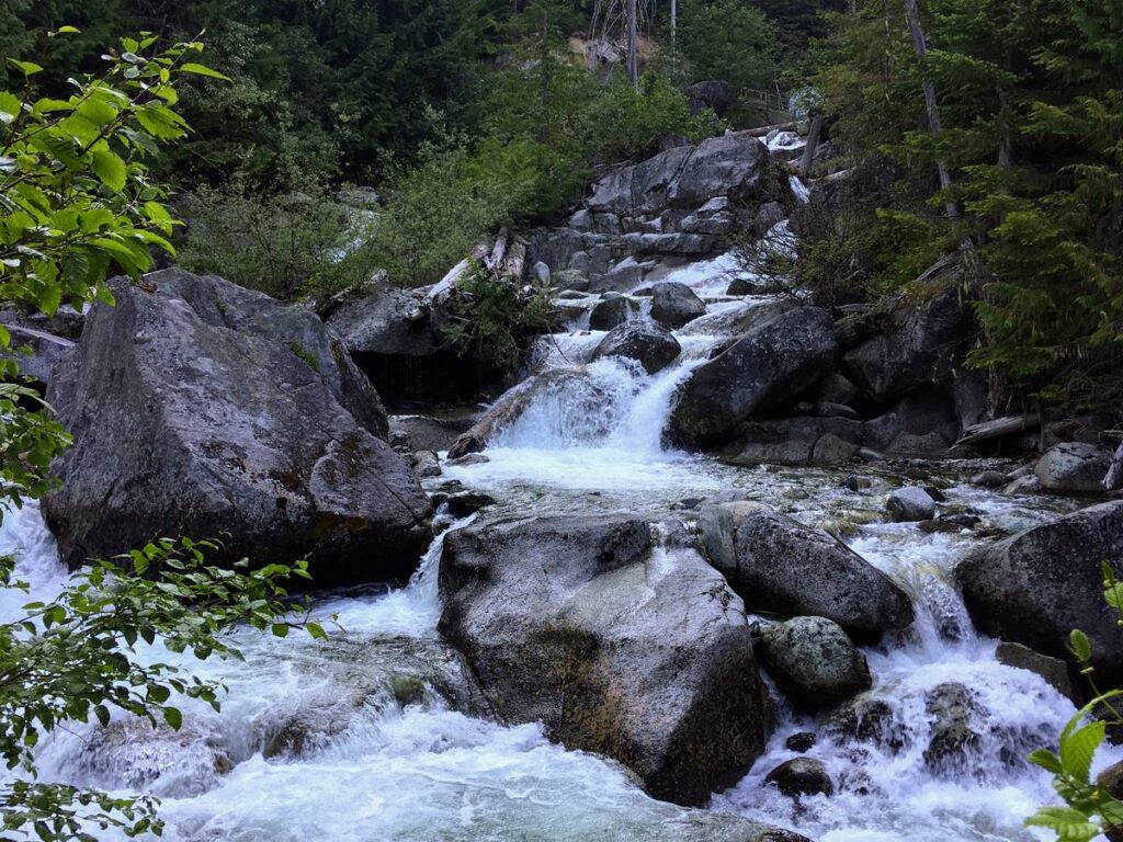 Rainbow Falls Trailhead