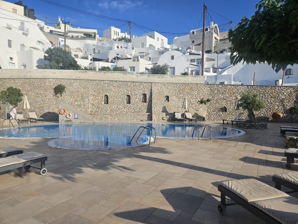 Anatoli - pool