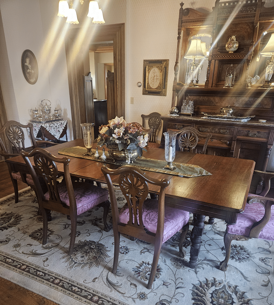 Dining Room Clover Cliff